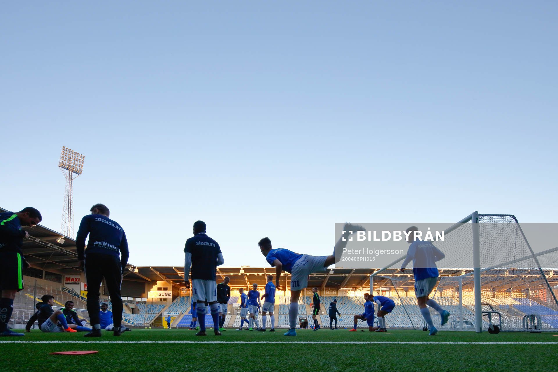 Players of IF Sylvia training at Östgötaporten Arena as