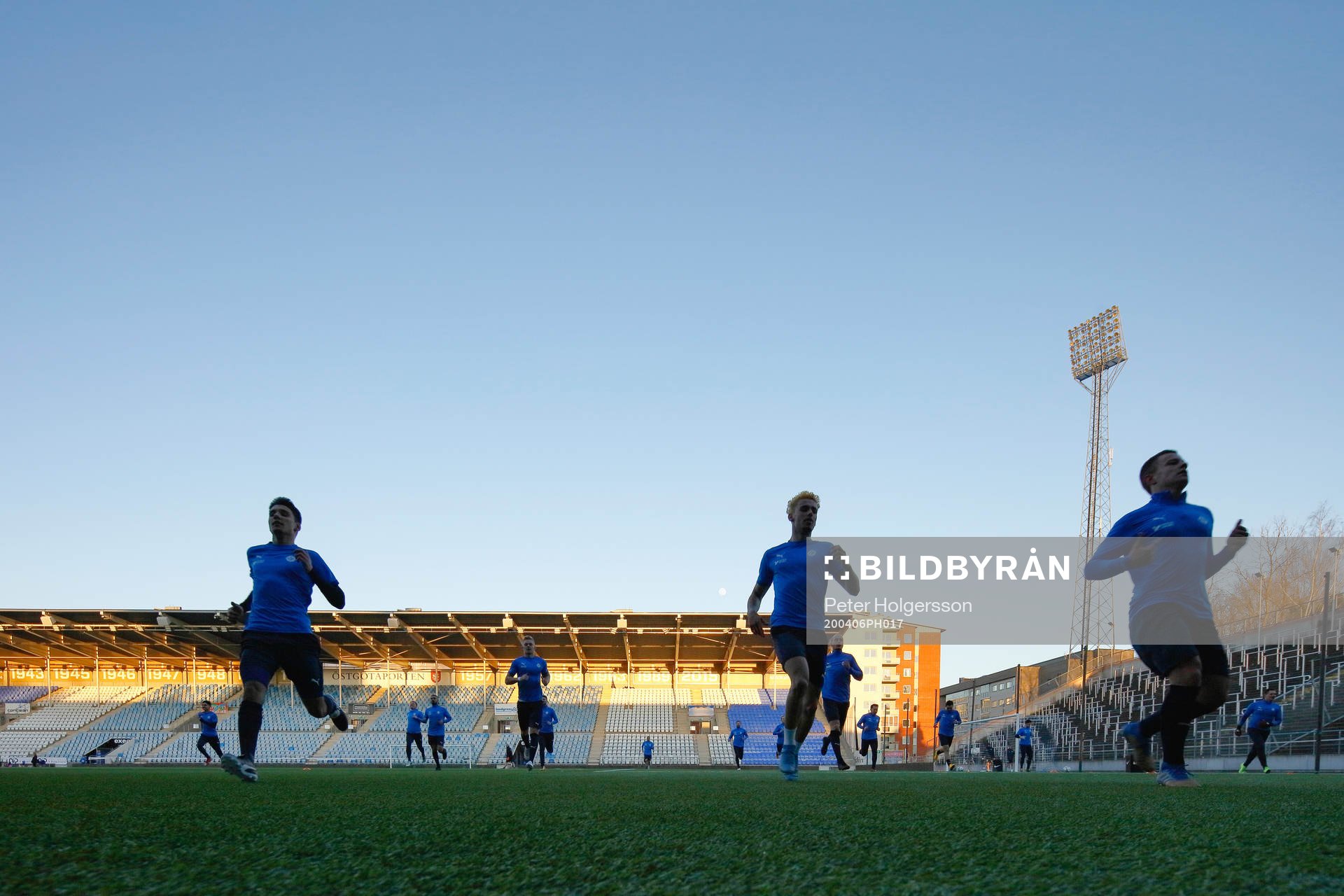 Players of IF Sylvia training at Östgötaporten Arena as