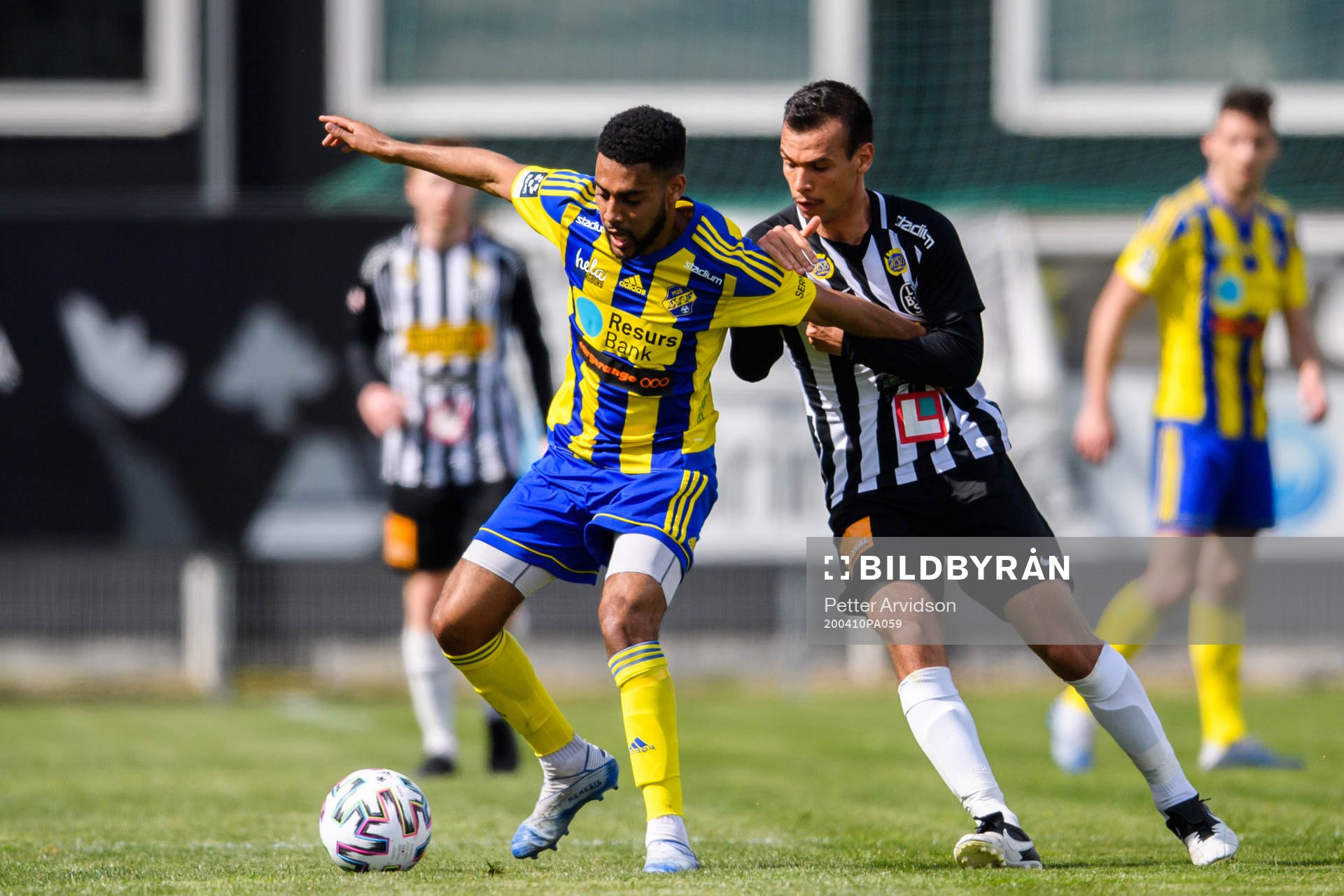 Eskilsminnes Yonathan Getachew och Landskronas Sumar Almadjed under träningsmatchen i fotboll mellan Landskrona och Eskilsminne den 10 april 2020 i Landskrona.