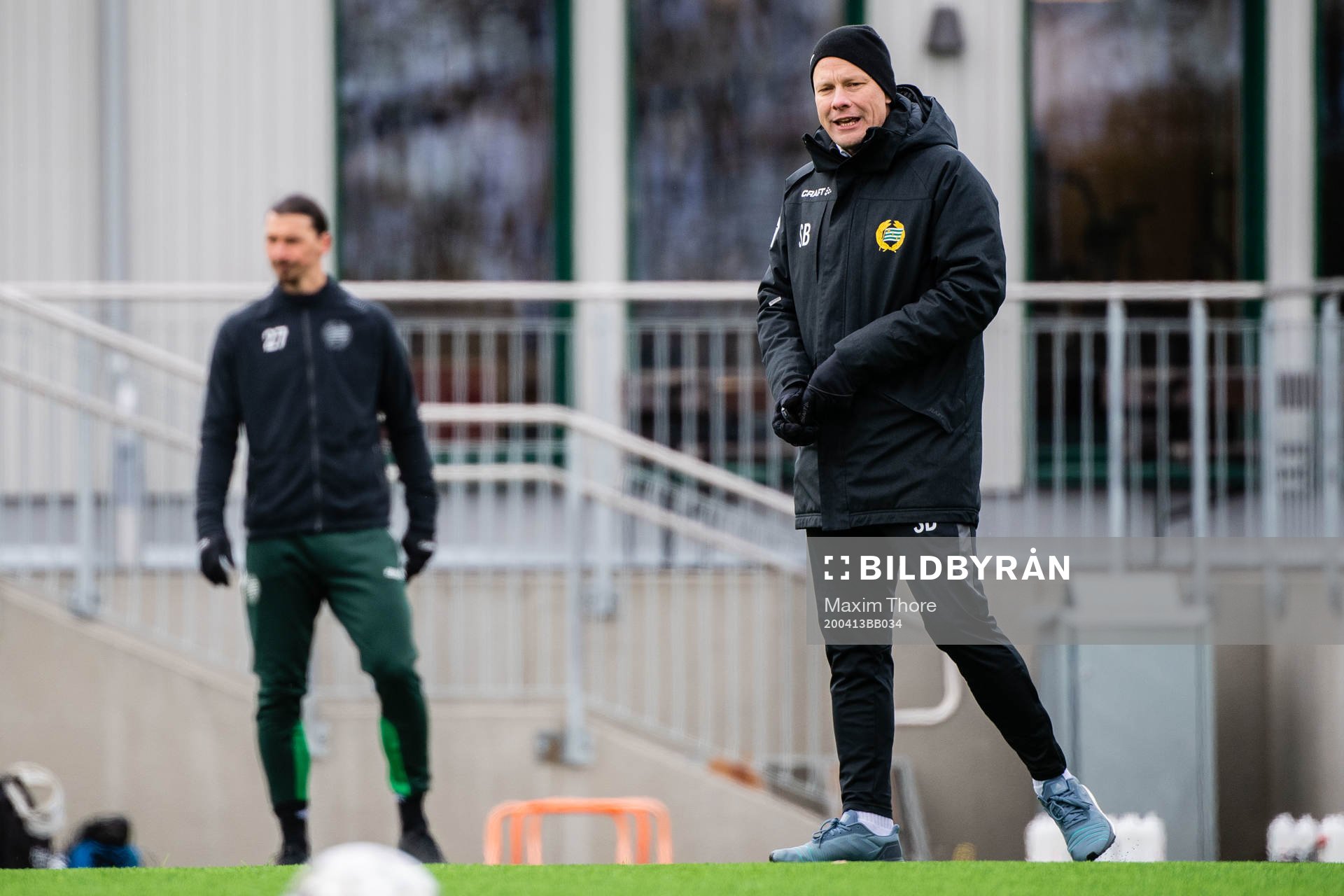 Coach Stefan Billborn  participate in a practice with