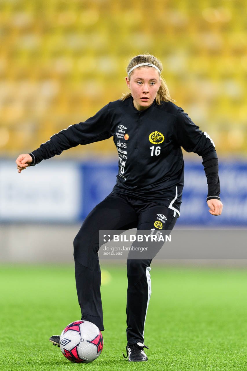Olivia Gurtata under en träning med Elfsborgs damlag den 13 april 2020 i Borås.