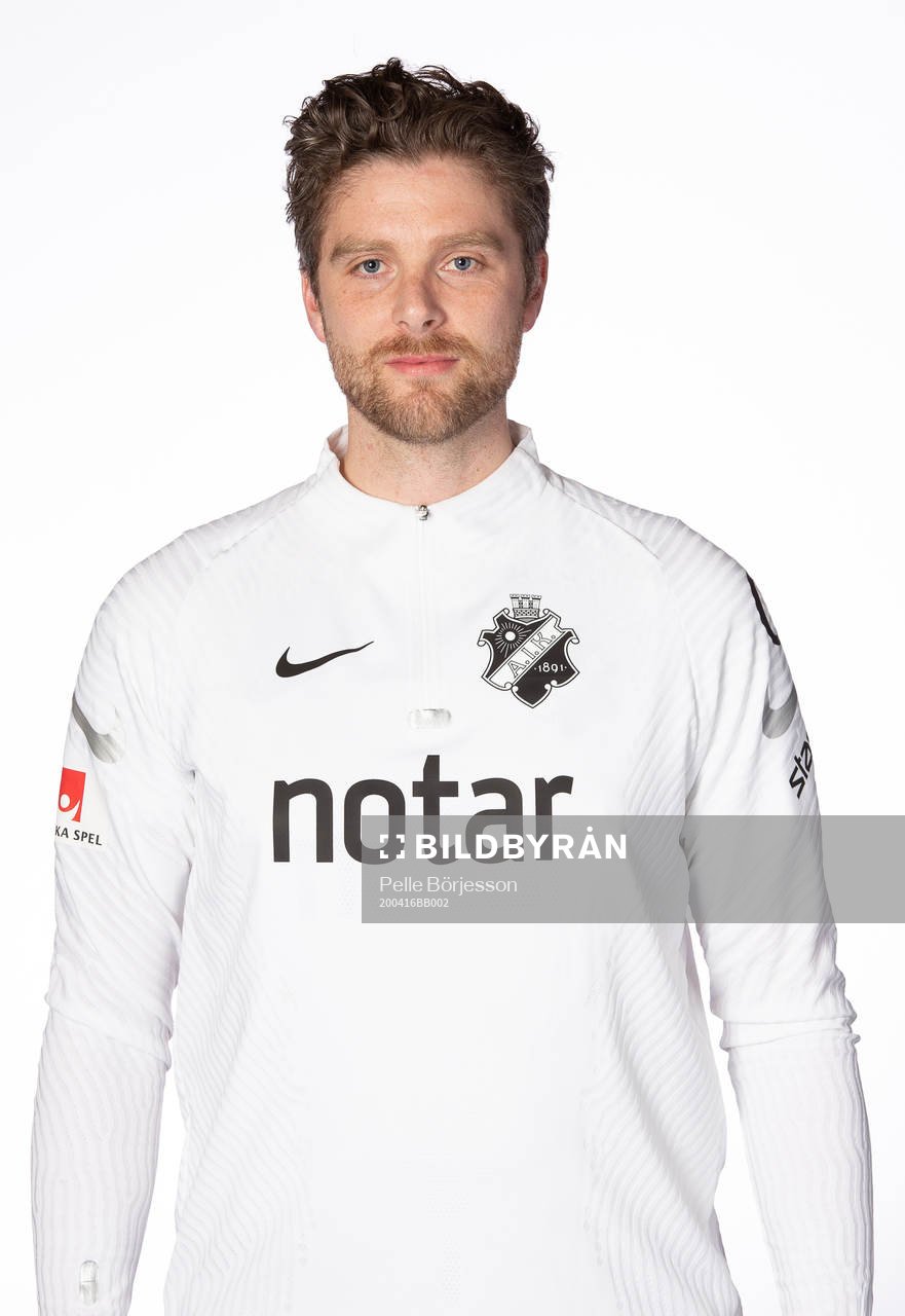 AIK Assisterande tranare Christoffer Cylven poserar för ett porträtt den 16 april 2020 i Stockholm.