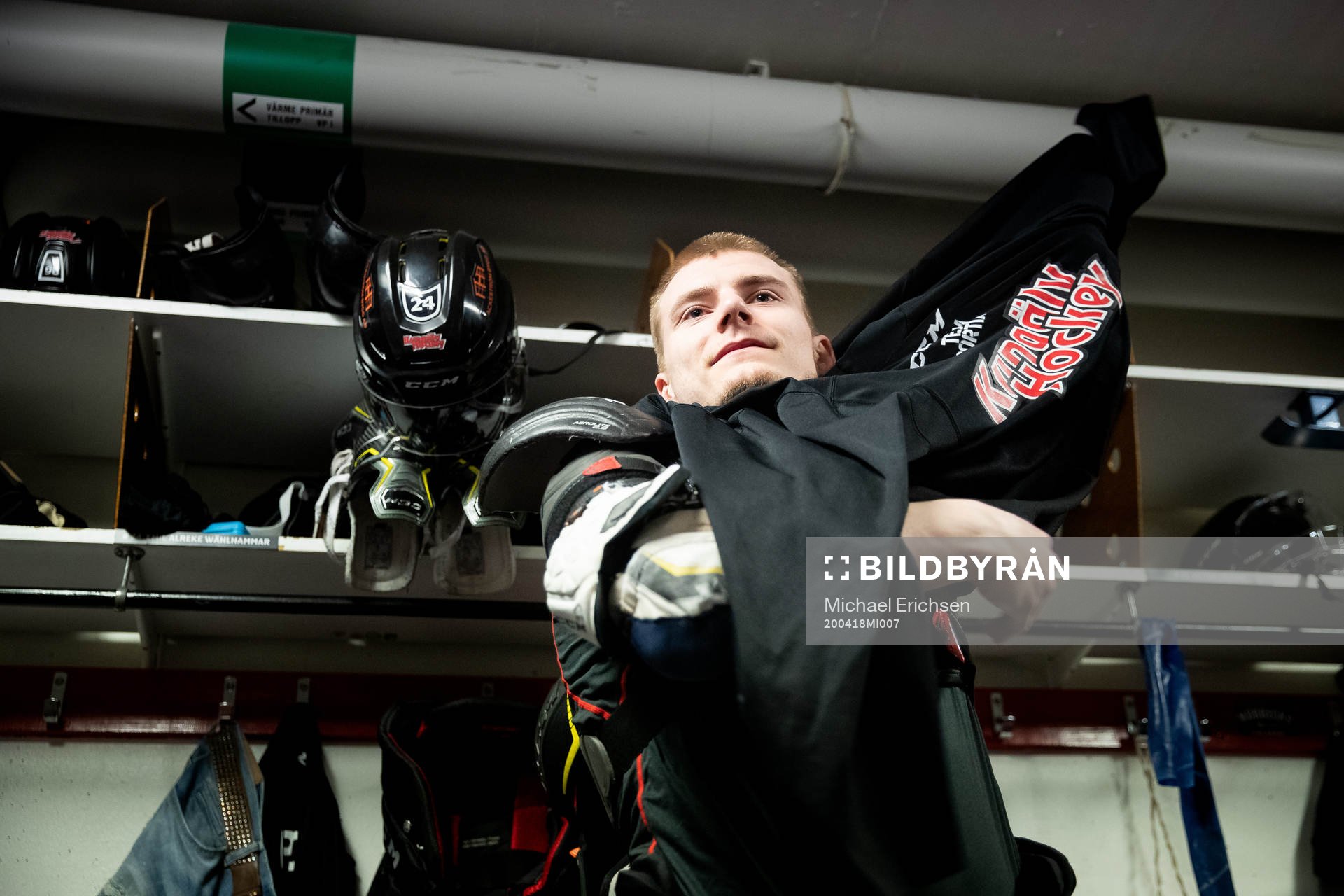 Lias Andersson innan en träning i ishockey
