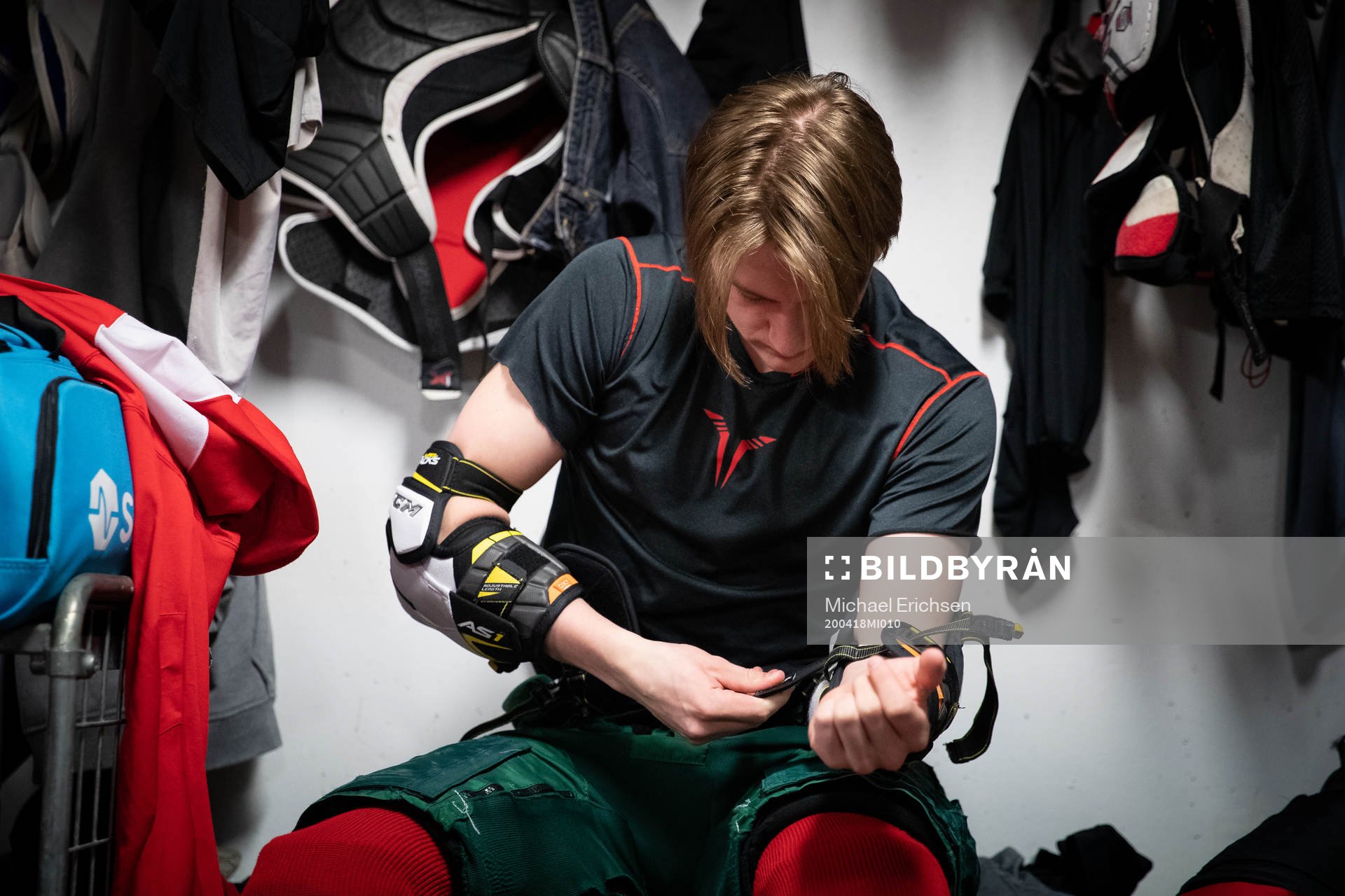 Noah Andersson innan en träning i ishockey
