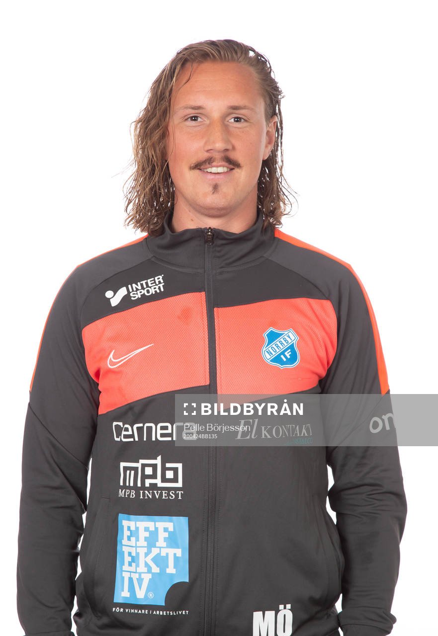 Norrbys TrÃ¤nare Marcus ÃversjÃ¶ poserar för ett porträtt den 24 april 2020 i Borås.