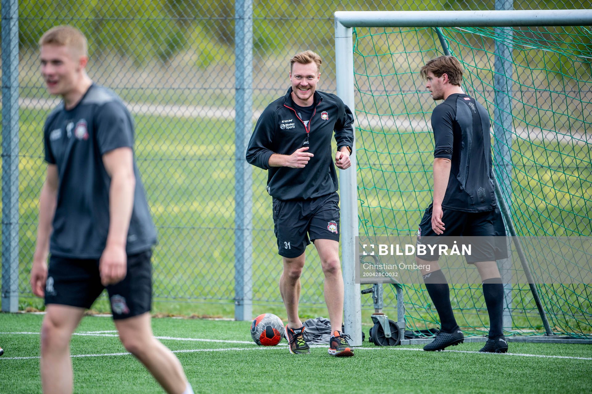 Målvakt Lars Volden i mitten