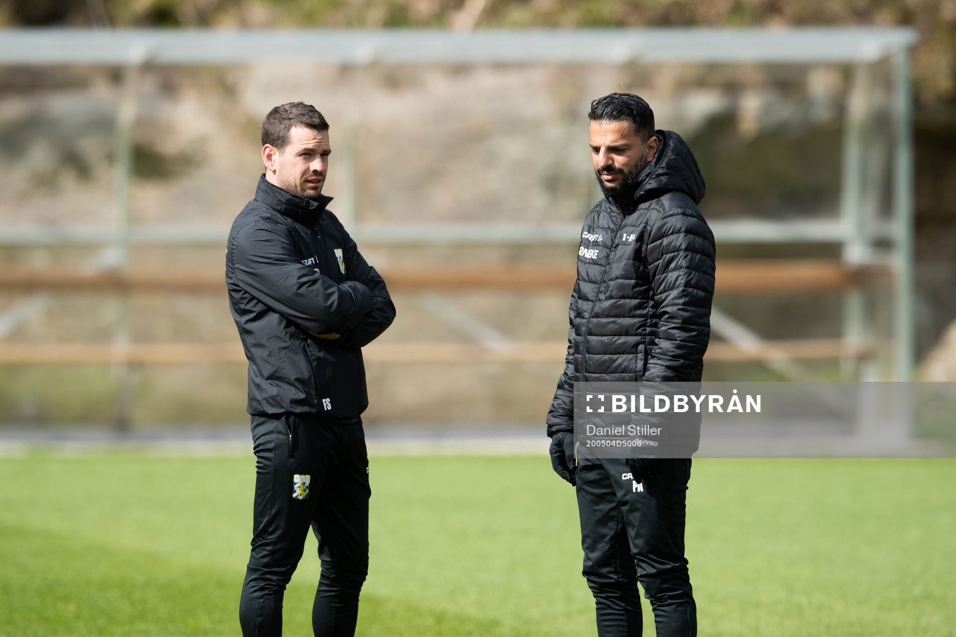 Assisterande tränare Ferran Sibila och tränare Poya Asbaghi under en träning med IFK Göteborg den 4 maj 2020 i Göteborg.