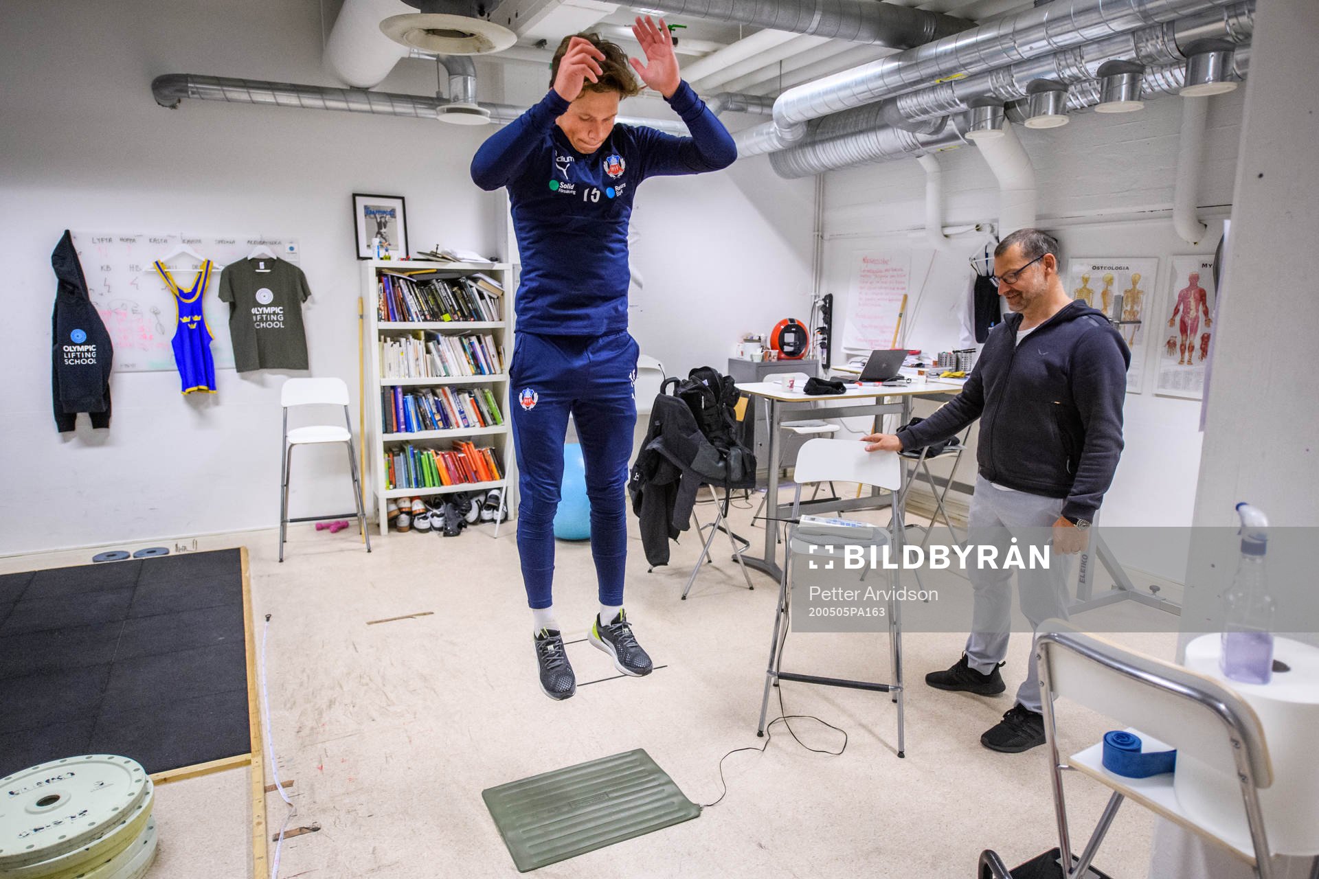Helsingborgs Max Svensson tränar i gymmet med sin personliga tränare Anders Lindsjö den 5 maj 2020 i Helsingborg.