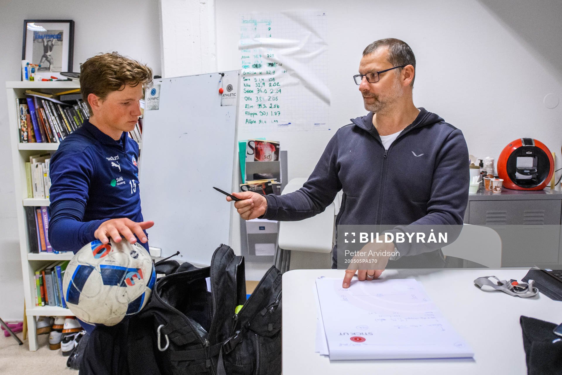 Helsingborgs Max Svensson tränar i gymmet med sin personliga tränare Anders Lindsjö den 5 maj 2020 i Helsingborg.