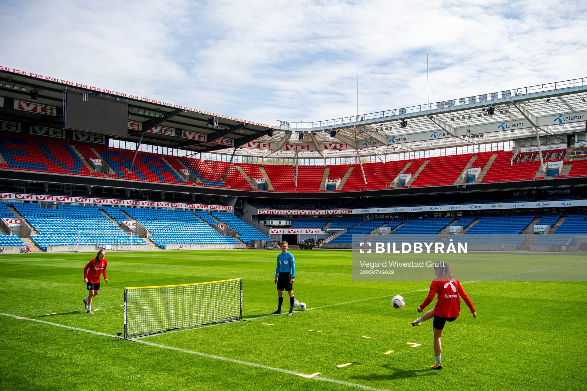 Goalkeeper Cecilie Hauståker Fiskerstrand and Ingrid Moe