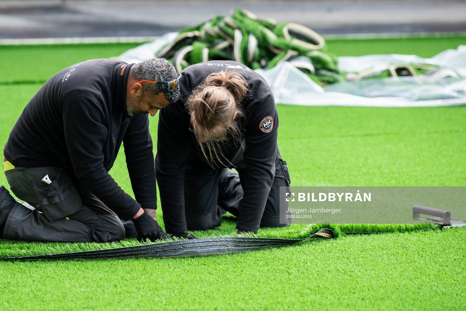 Installation av konstgräs på Borås arena