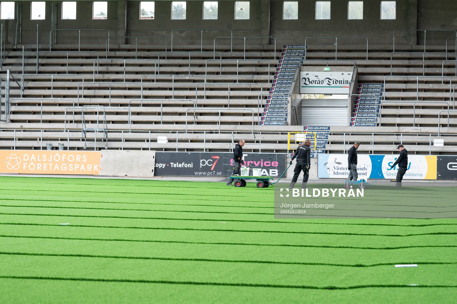 Installation av konstgräs på Borås arena