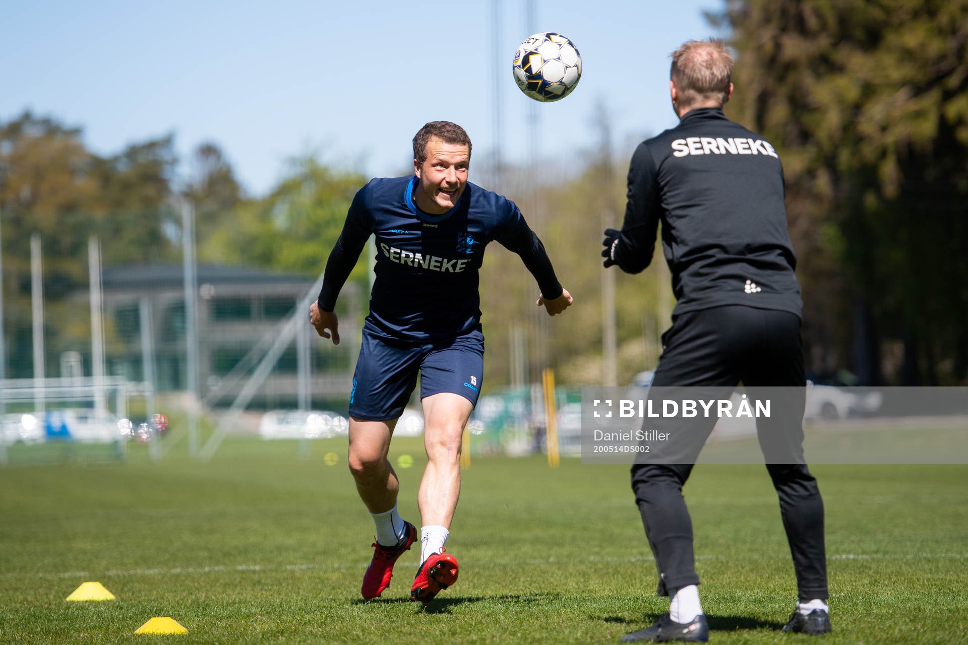 Jakob Johansson tränar rehab med fysioterapeut Fredrik