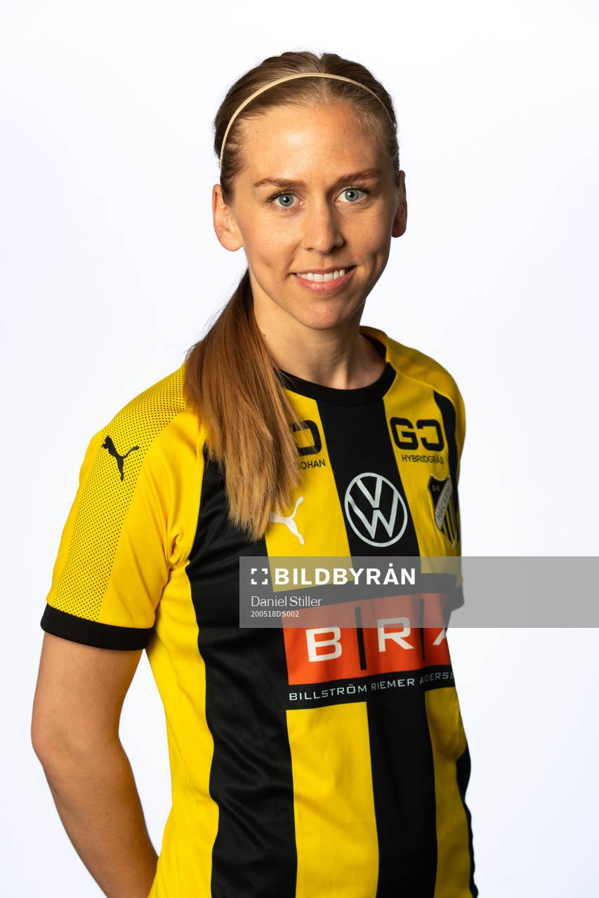 Malin Hörnberg i häckens damlag