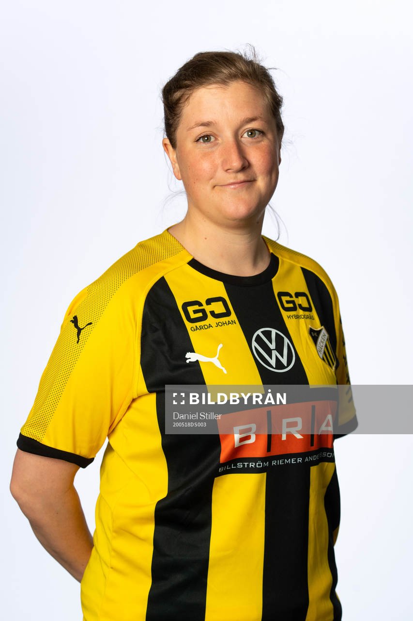 Josefin Hansson i häckens damlag