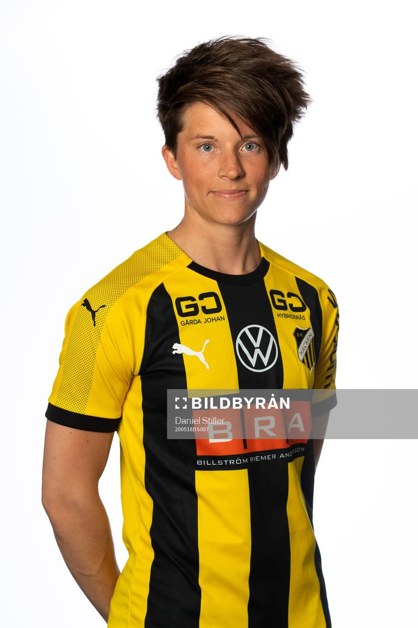 Karin From i häckens damlag