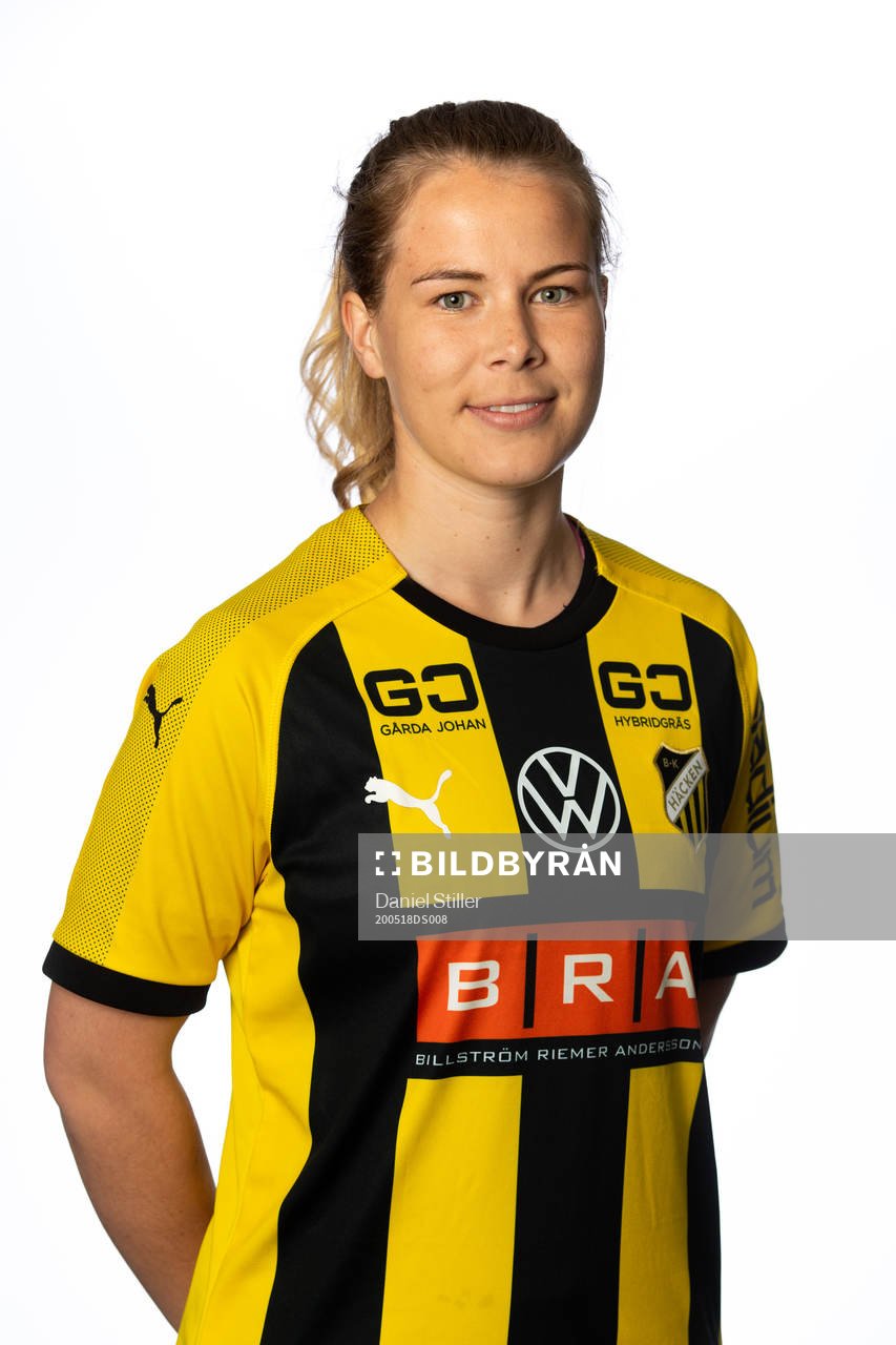 Matilda Öst i häckens damlag