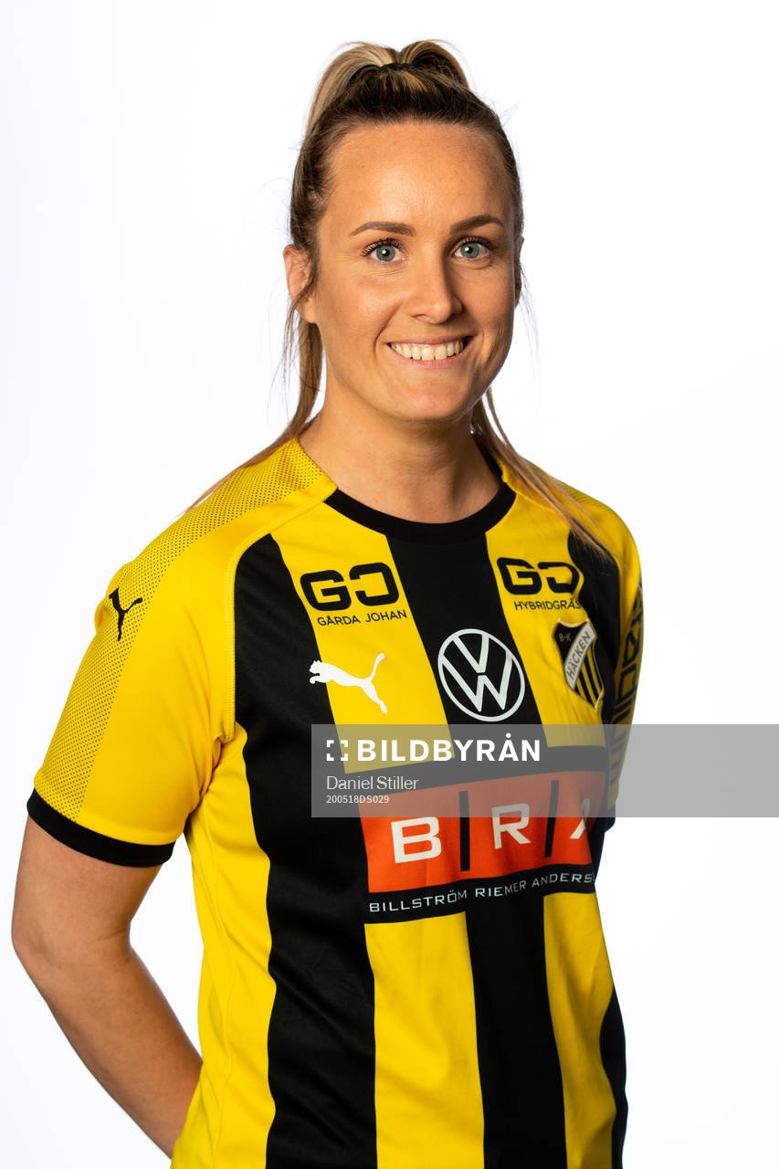 Emelie Pettersson i häckens damlag