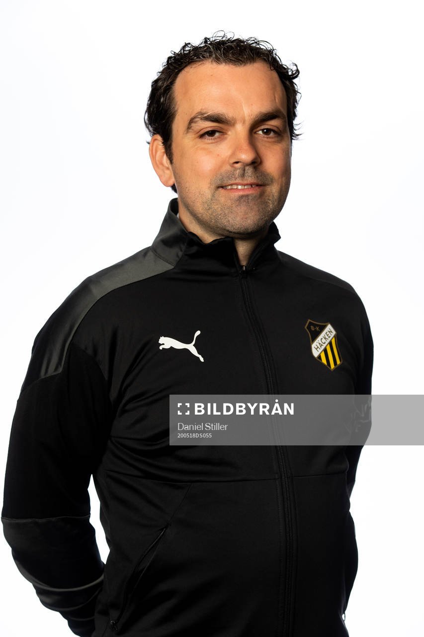 Hristijan Cvetkovski, huvudtränare Häcken P17, poserar för ett porträtt den 18 maj 2020 i Göteborg.