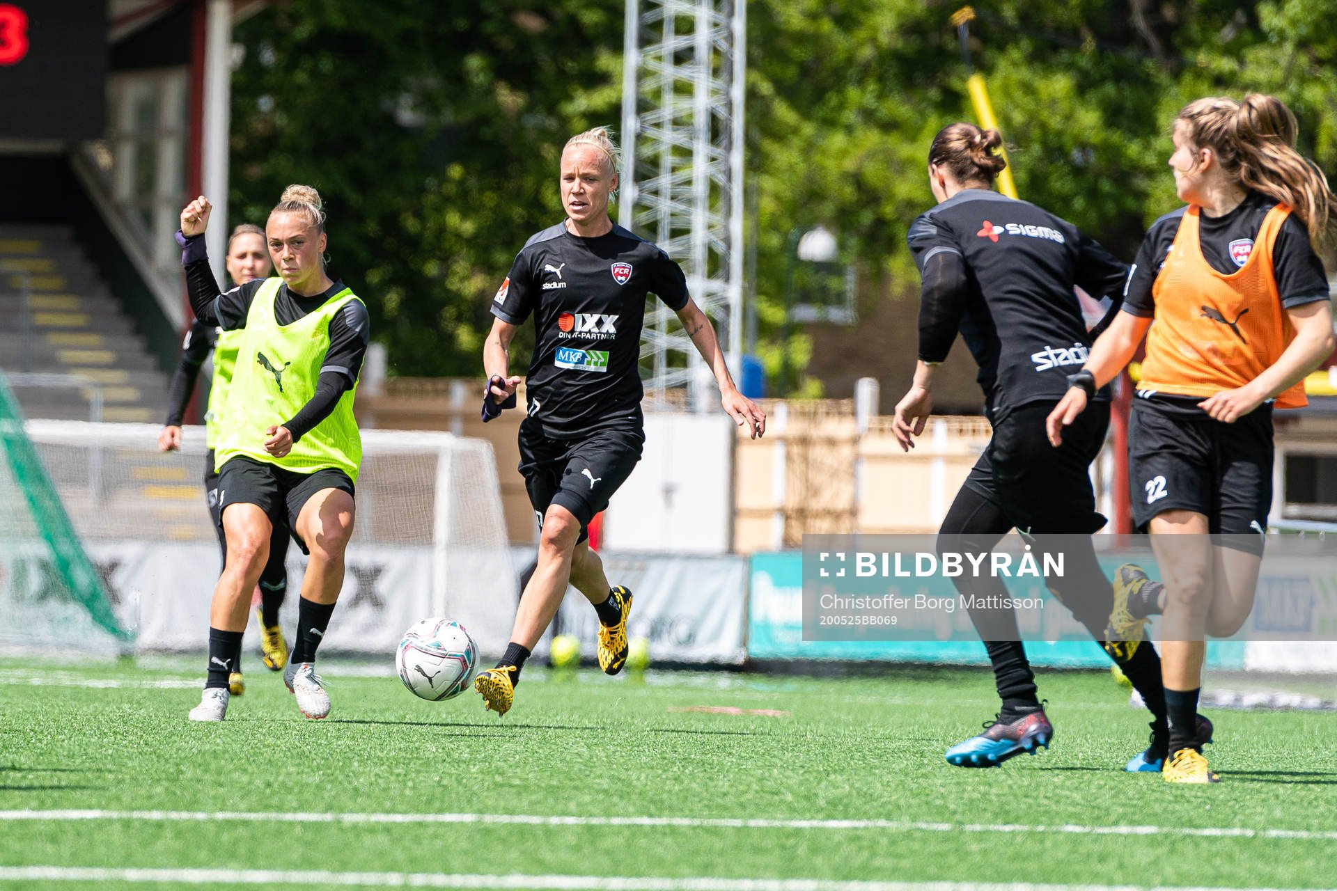 Hanna Bennison och Caroline Seger