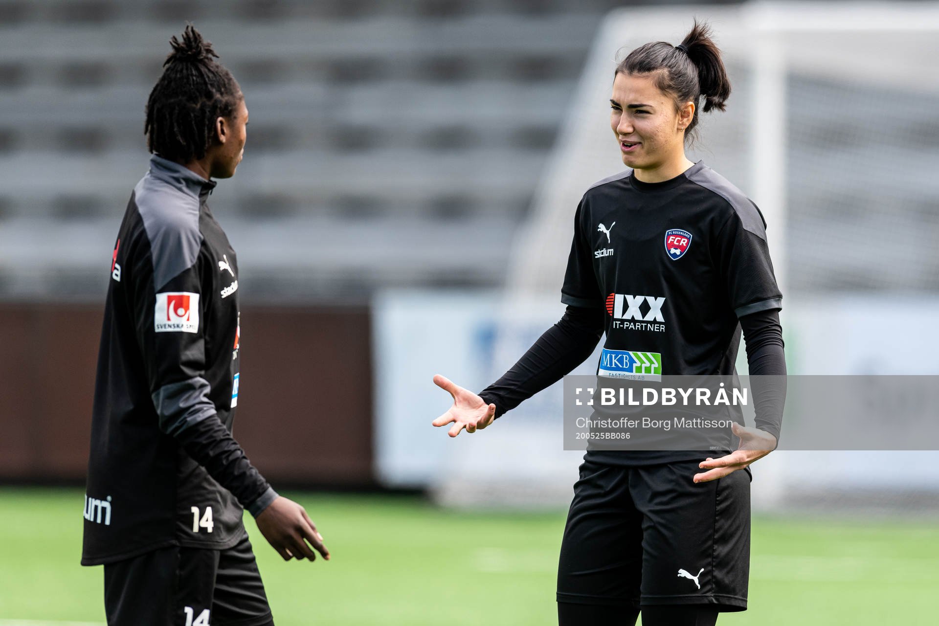 Anam Imo och målvakt Zecira Musovic