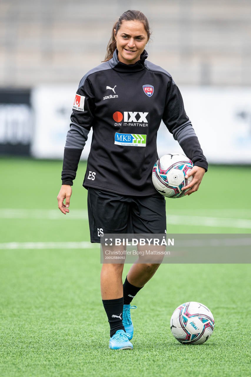 assisterande tränare Elena Sadiku under en fotbollsträning med FC Rosengård den 25 maj 2020 i Malmö.