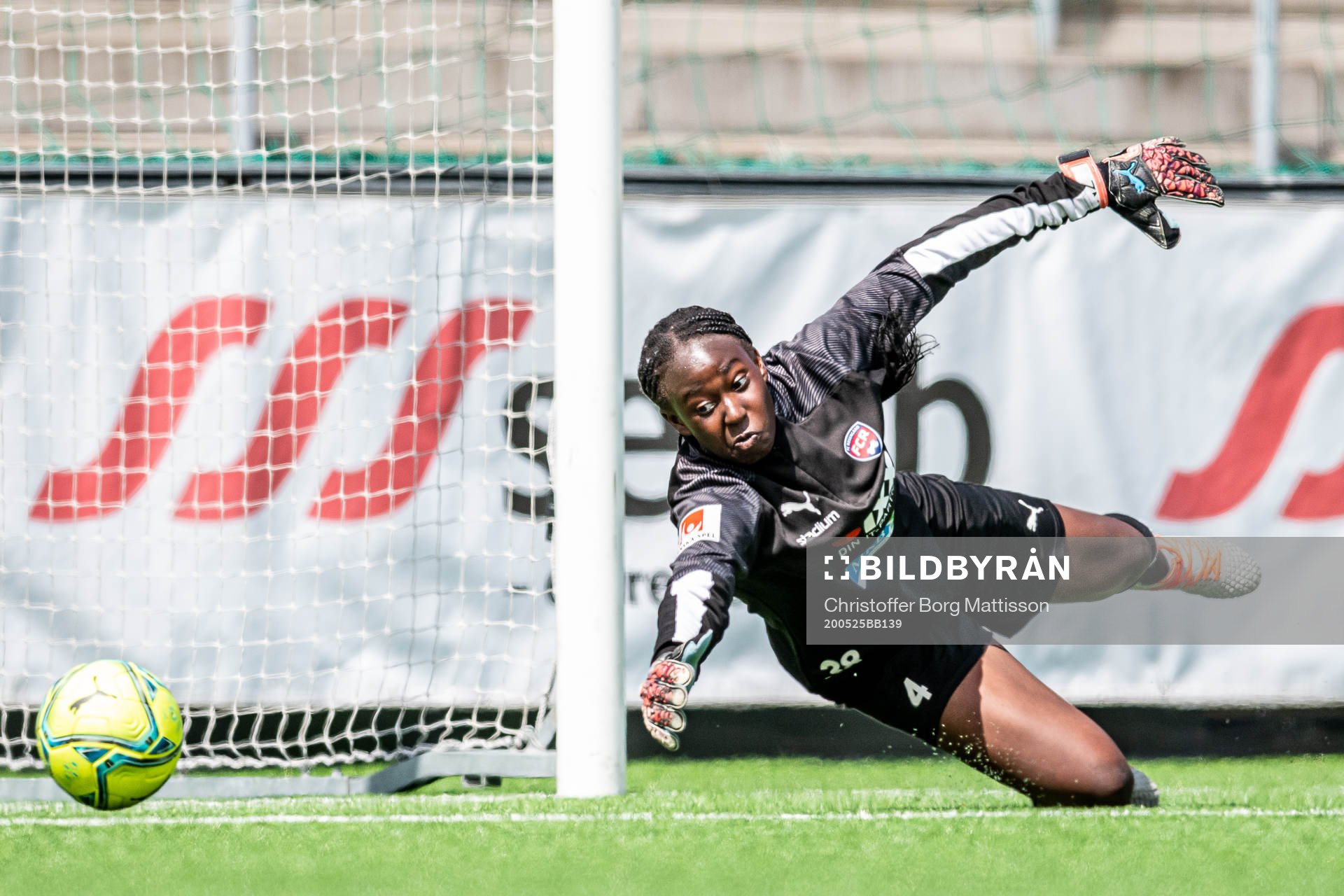 målvakt Angel Mukasa