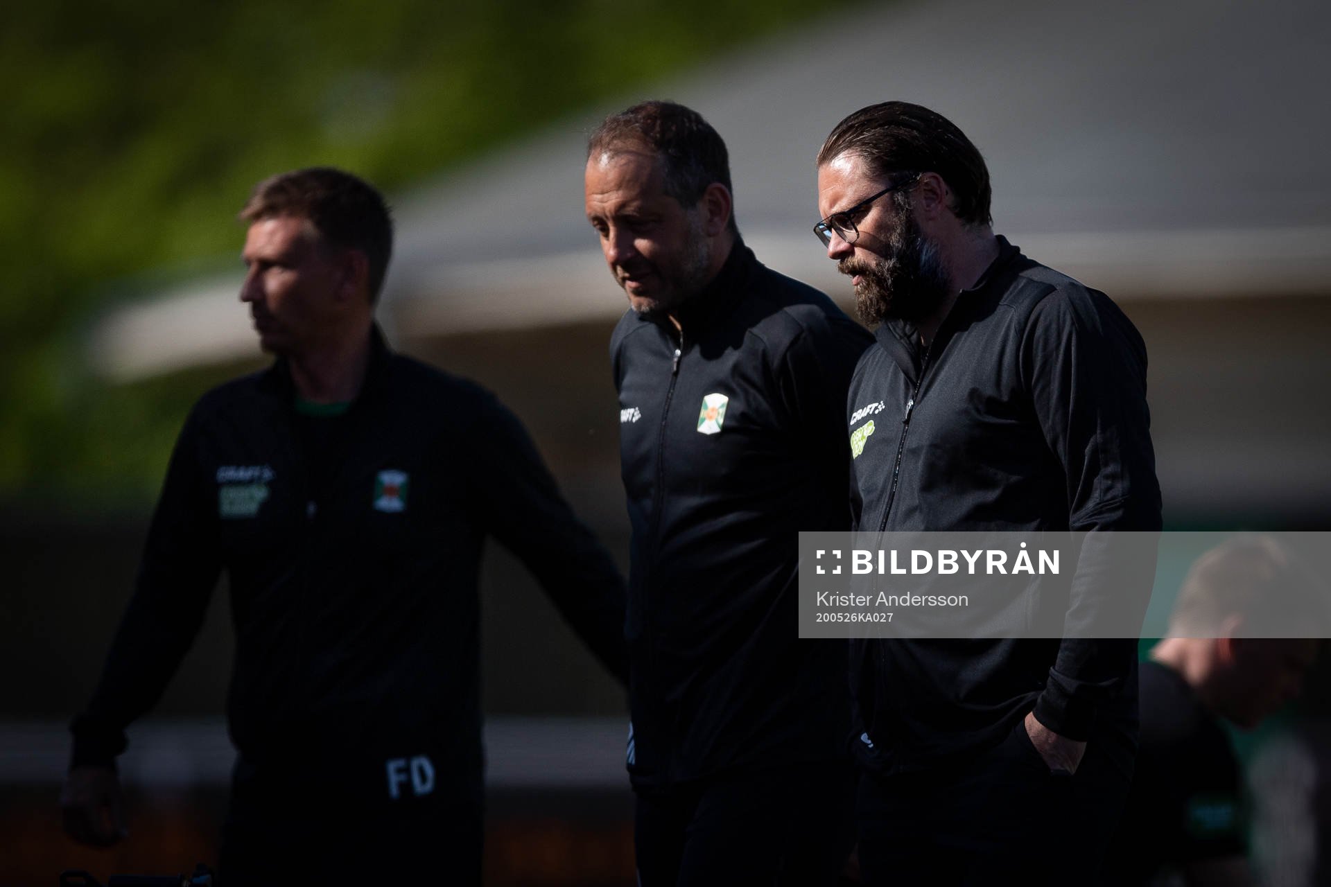 Varbergs assisterande tränare Danijel Milovanovic och tränare Joakim Persson under en fotbollsträning med Varbergs Bois den 26 maj 2020 i Varberg.