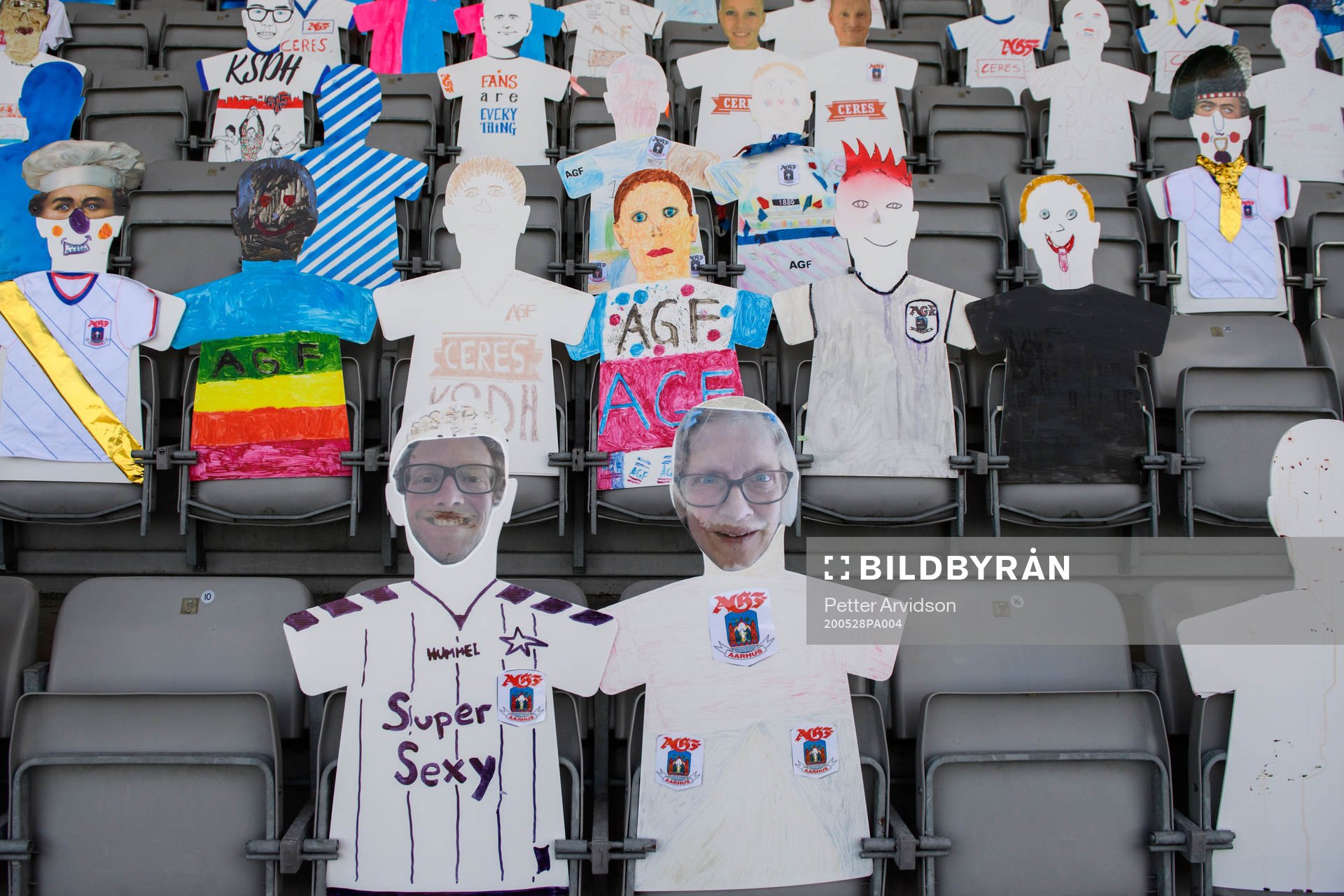 Paper dolls in the stands
