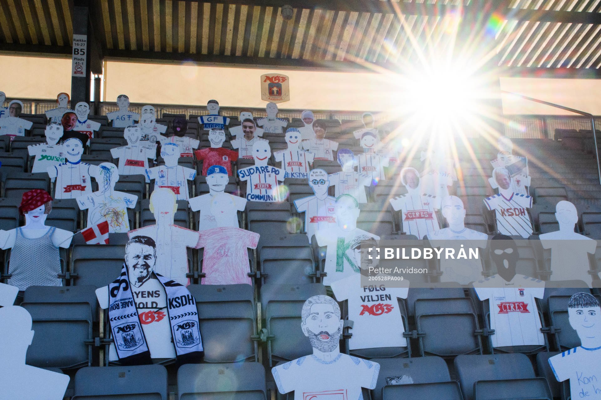 Paper dolls in the stands