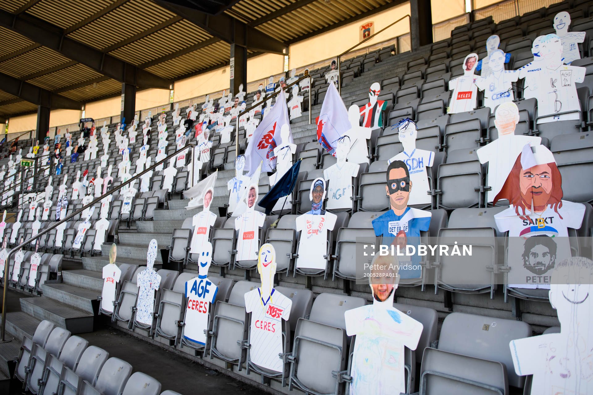 Paper dolls in the stands