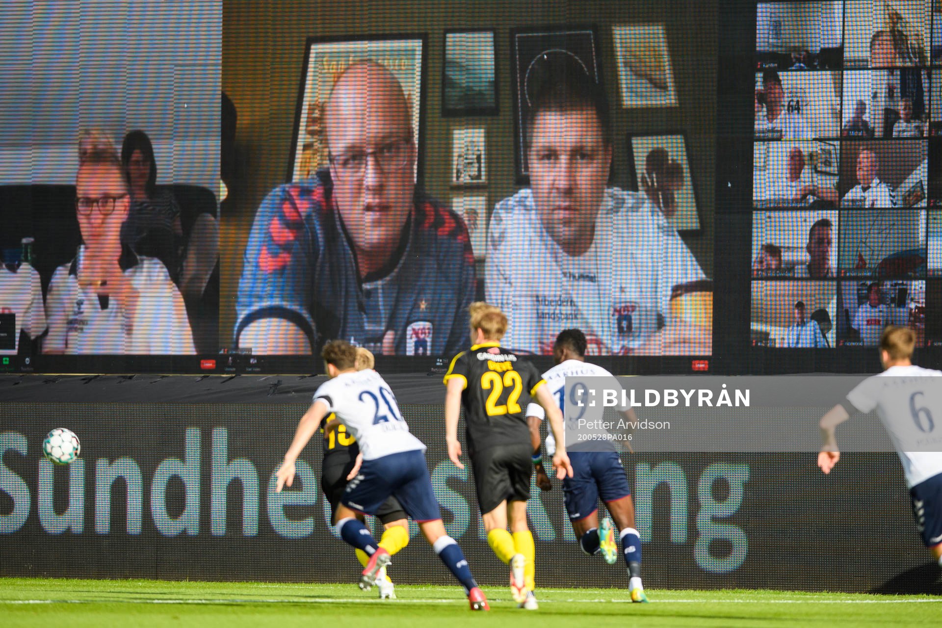 A virtual grandstand with supporters