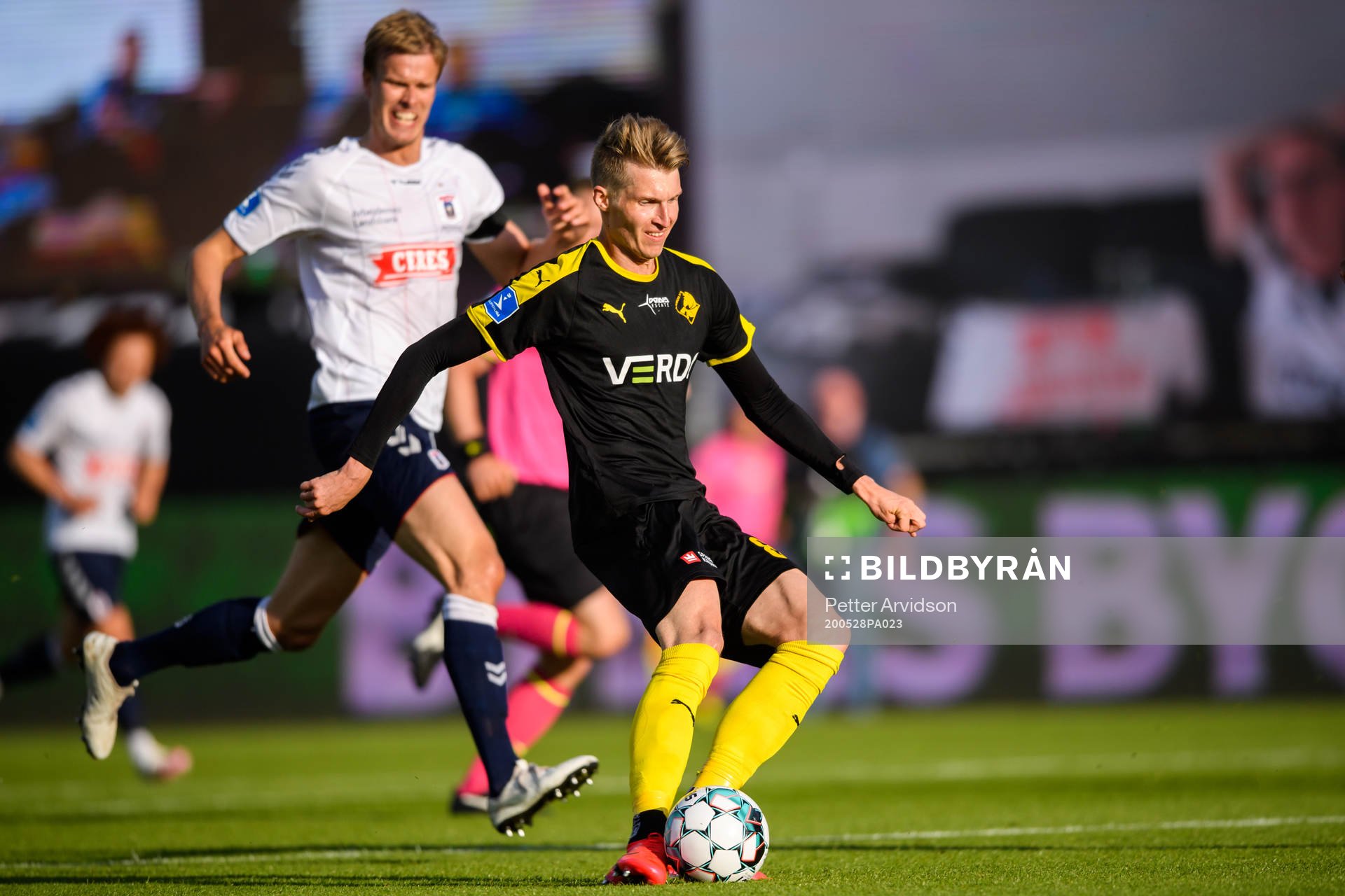 Simon Piesinger of Randers scores the 0-1 goal during the Danish Superliga match between AGF Aarhus and Randers FC on May 28, 2020 in Aarhus.