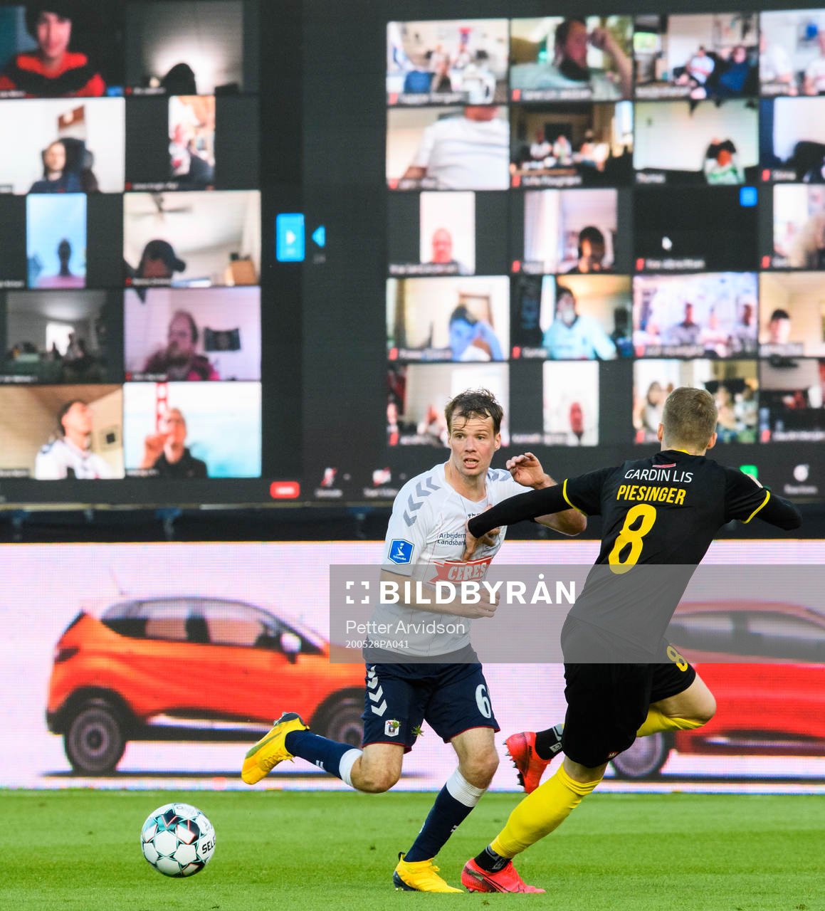 Nicolai Poulsen of Aarhus and Simon Piesinger of Randers in