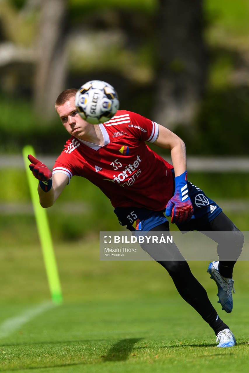 Målvakt Erland Tangvik