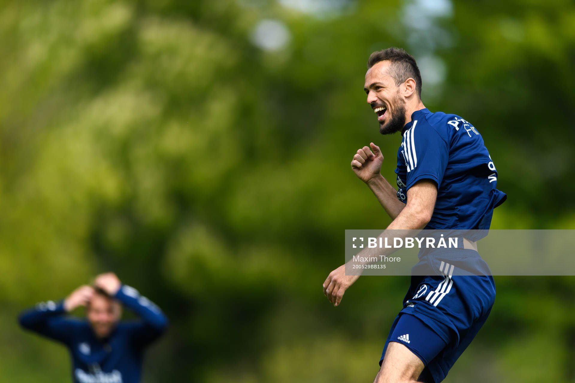 Emir Kujovic jublar under en träning med Djurgården den 29 maj 2020 i Stockholm. 