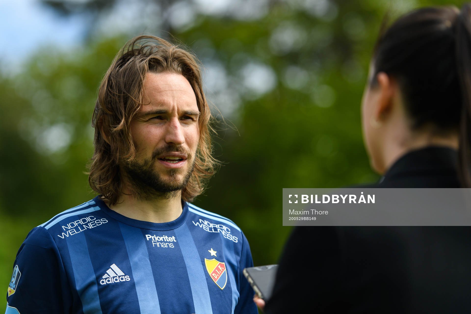 Kevin Walker blir intervjuad