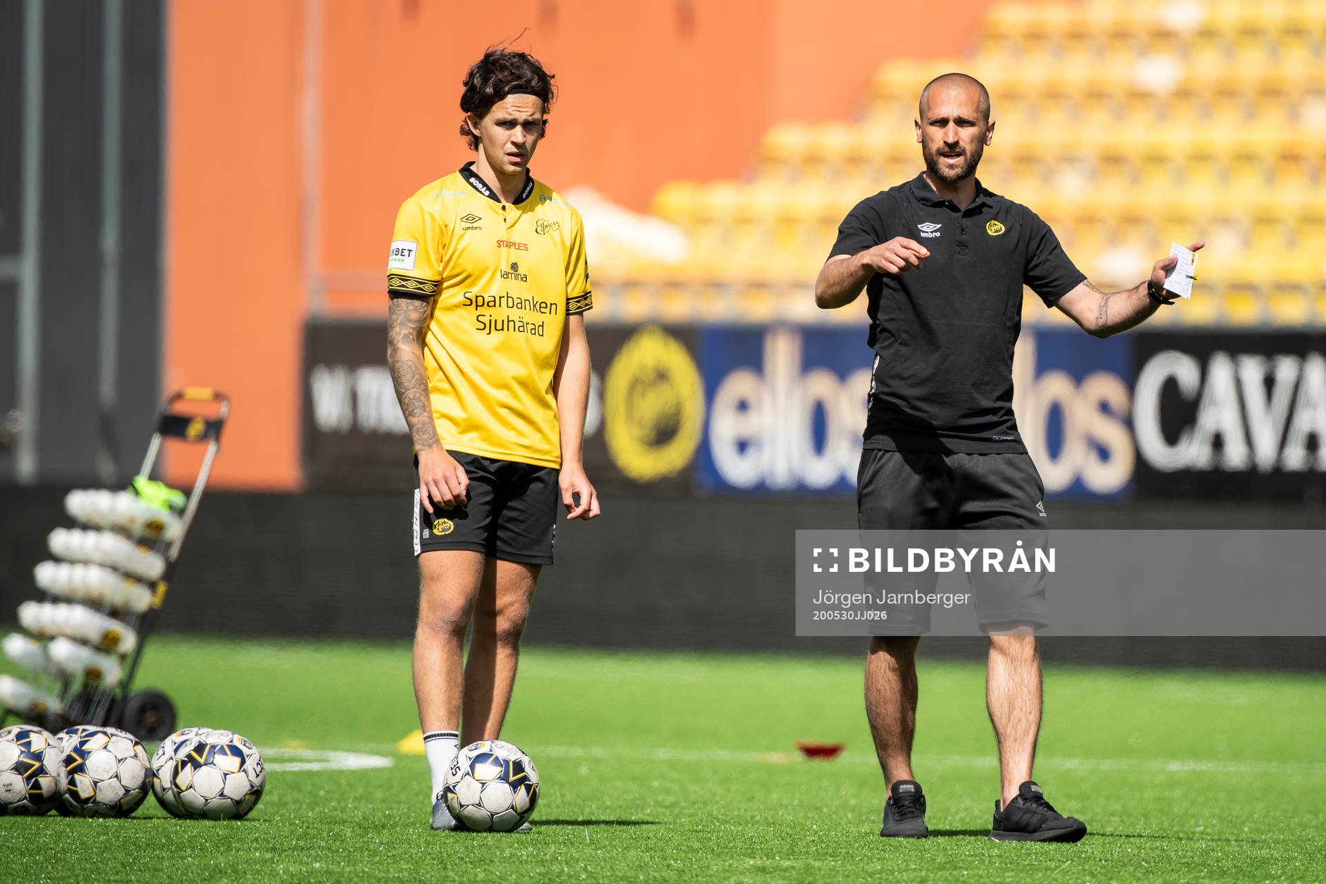 assisterande tränare Emir Bajrami och Rasmus Rosenqvist