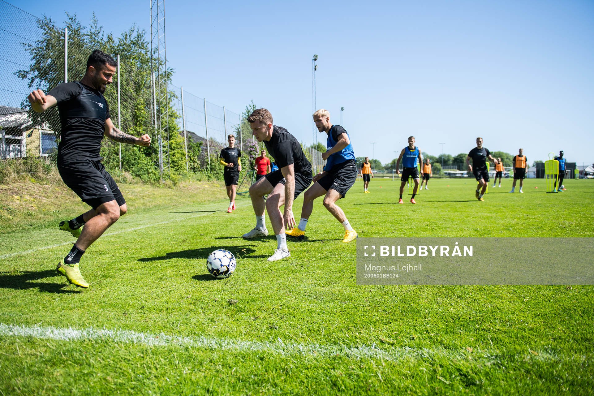 under en träning med det allsvenska fotbollslaget Mjällby