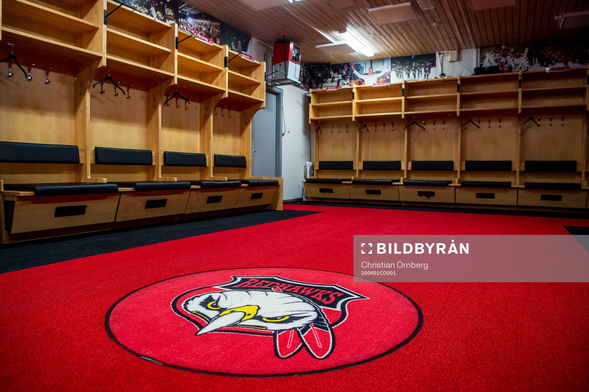 Gamla belysningen tänd. Malmö Redhawks har installerat ny