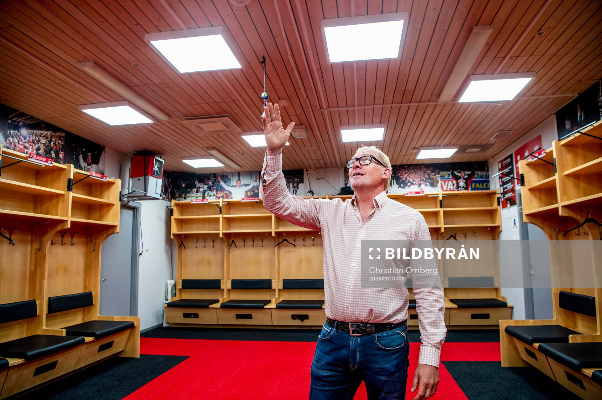VD och sportchef Patrik Sylvegård spanar in det nya