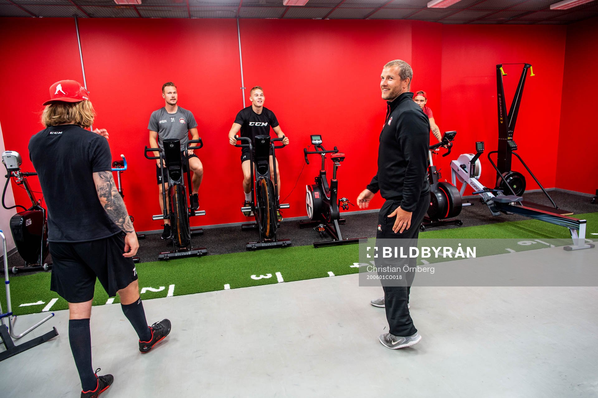 Fystränare, Freddie Sjögren med spelarna i gymmet. Malmö