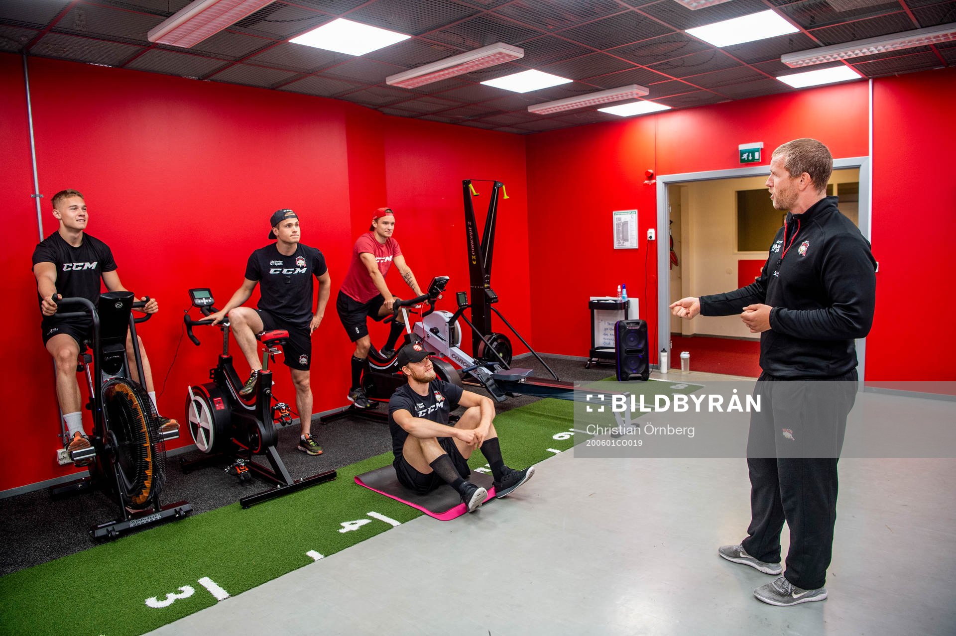 Fystränare, Freddie Sjögren med spelarna i gymmet. Malmö