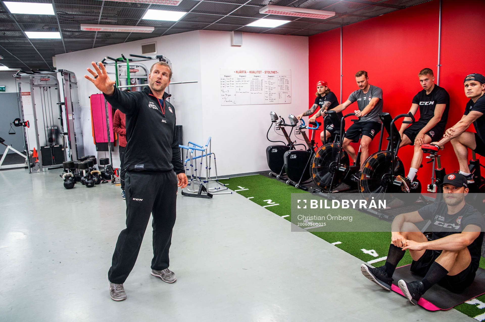 Fystränare, Freddie Sjögren med spelarna i gymmet. Malmö