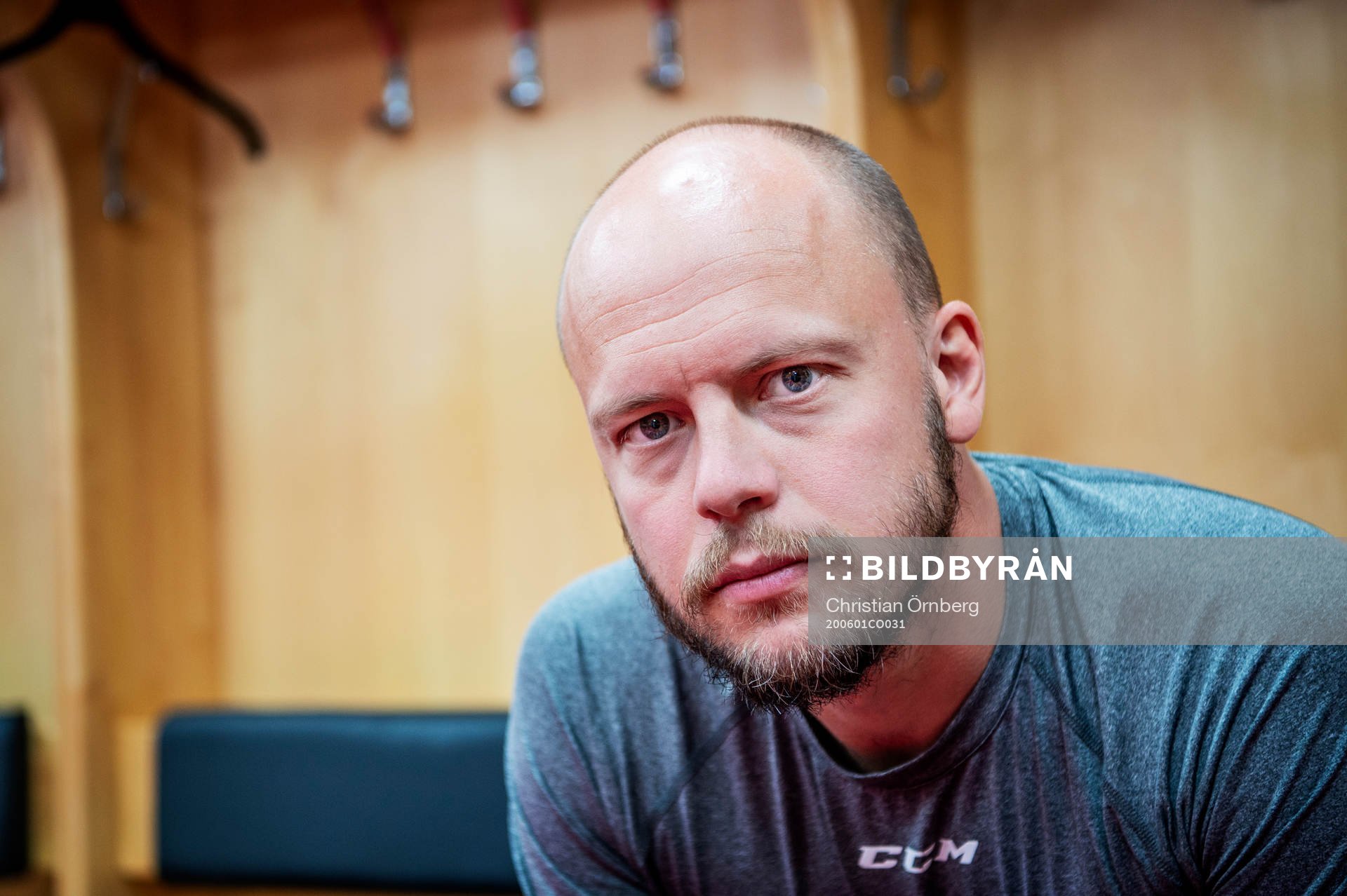 Oscar Alsenfelt spanar in det nya ljuset. Malmö Redhawks