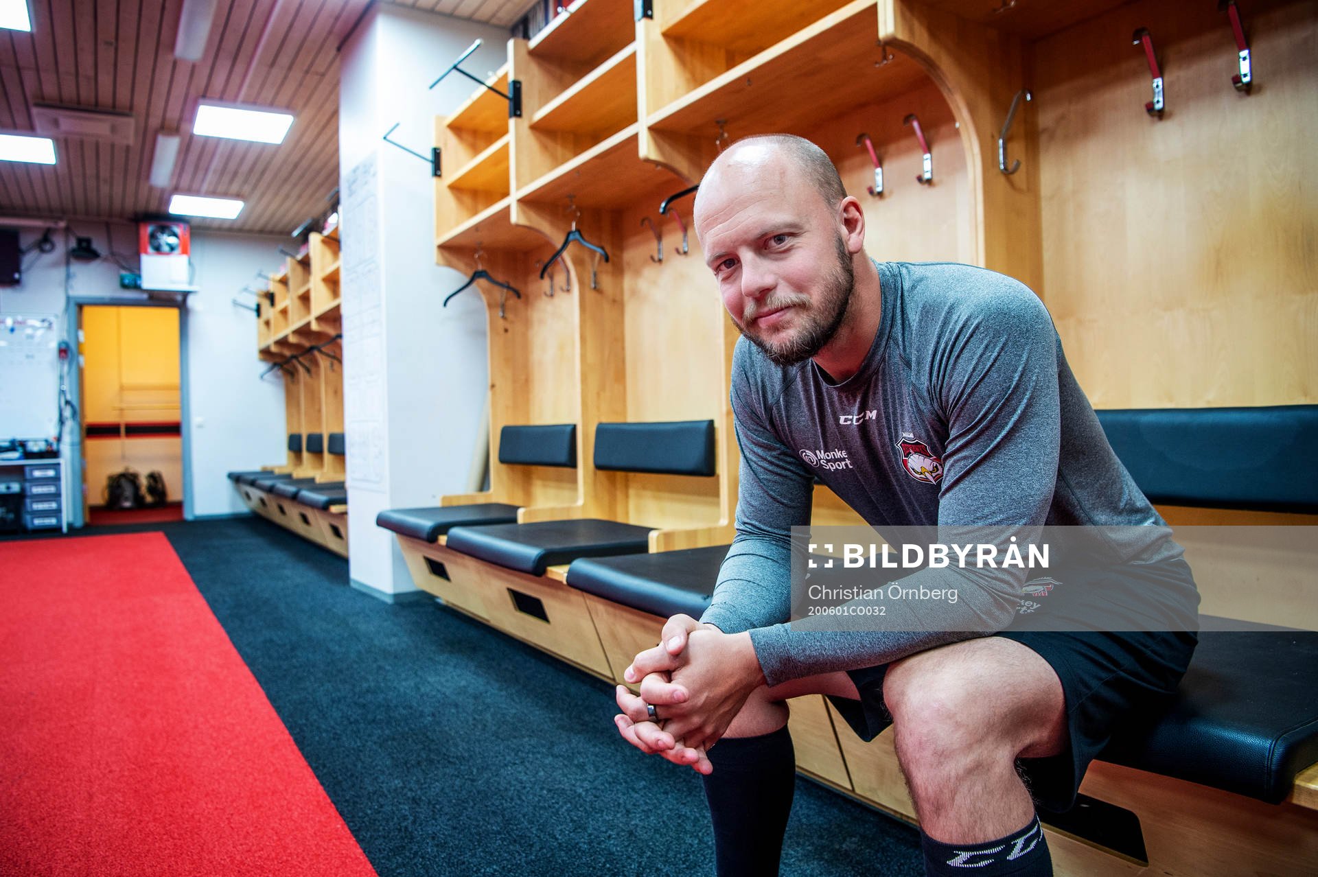 Oscar Alsenfelt spanar in det nya ljuset. Malmö Redhawks