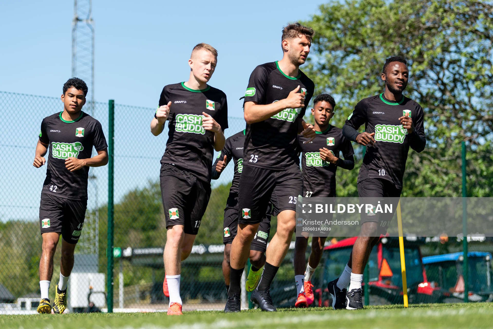 Varbergs Keanin Ayer Boya, Rasmus Cronvall, Alibek Aliev och Monday Samuel under en fotbollsträning med Varbergs Bois den 1 juni 2020 i Varberg.