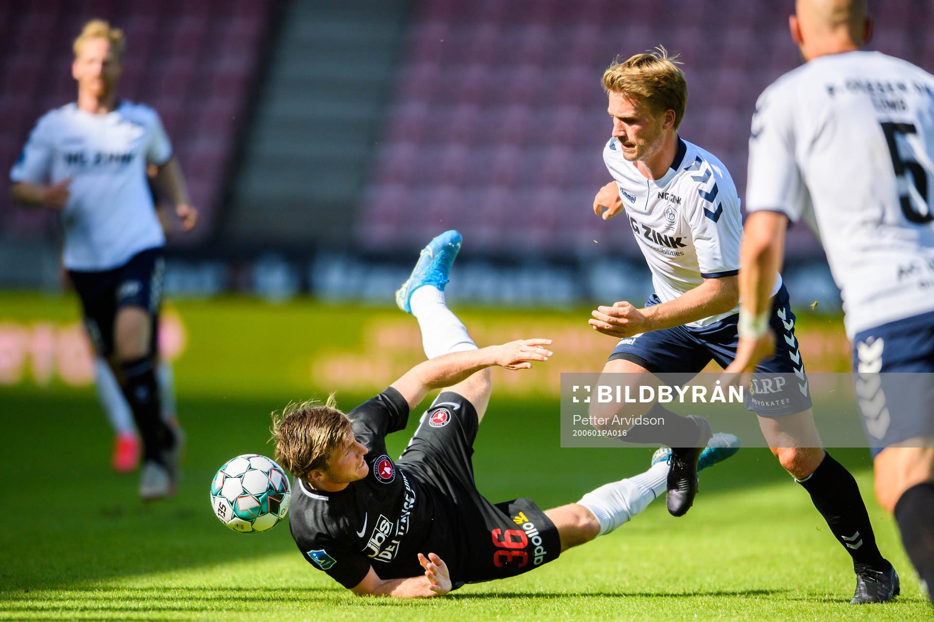 Anders Dreyer of Midtjylland and Jonas Gemmer of Horsen