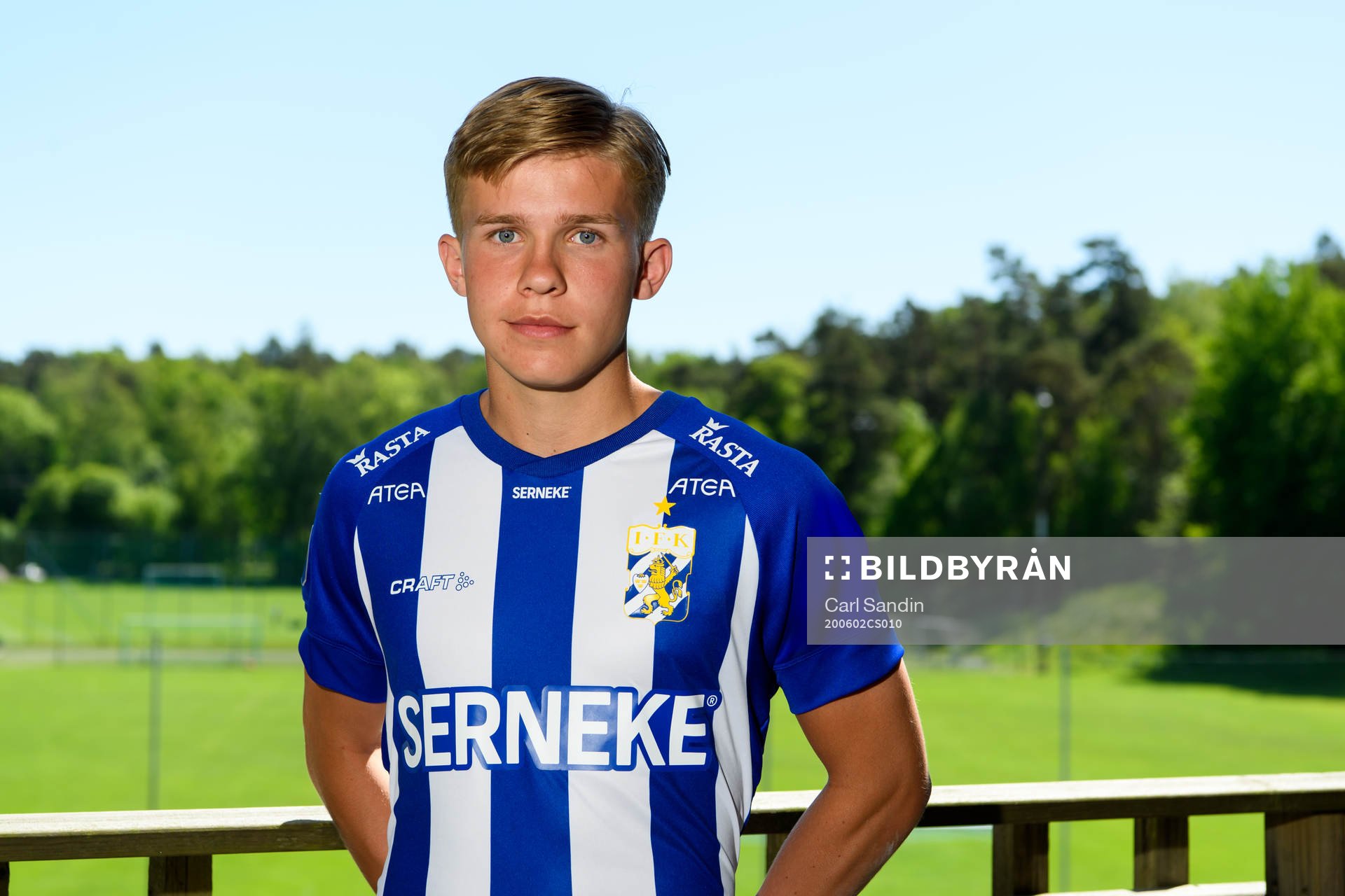 Isak Dahlqvist poserar för ett porträtt hos det Allsvenska fotbollslaget IFK Göteborg den 2 juni 2020 i Göteborg. Editors Note: Denna bild är retuscherad.