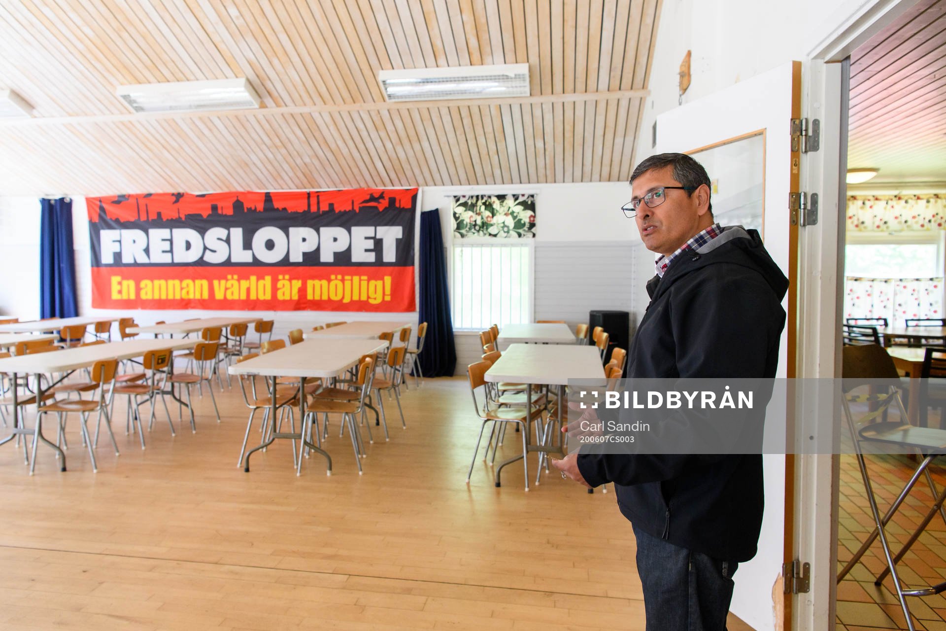 s tränare Tito Orlando Rojas blir intervjuad